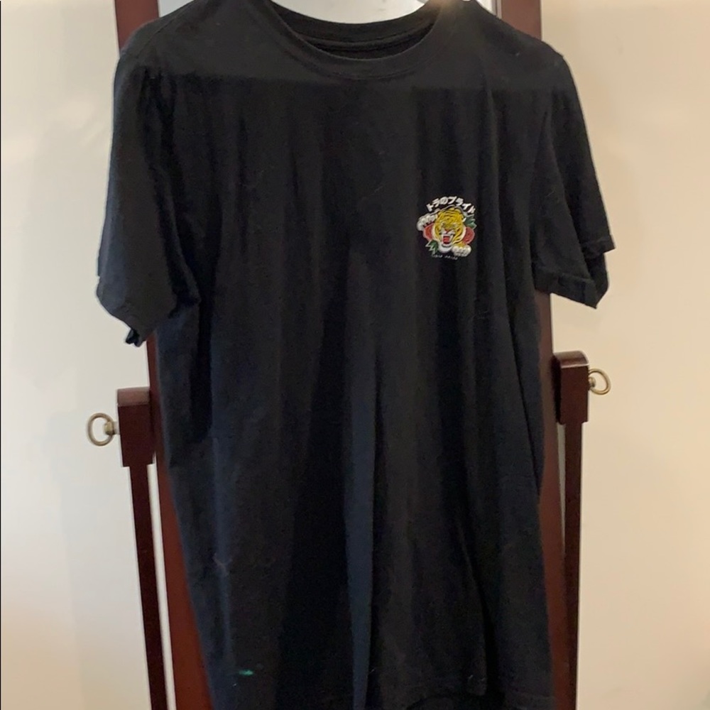 Men’s black t- shirt